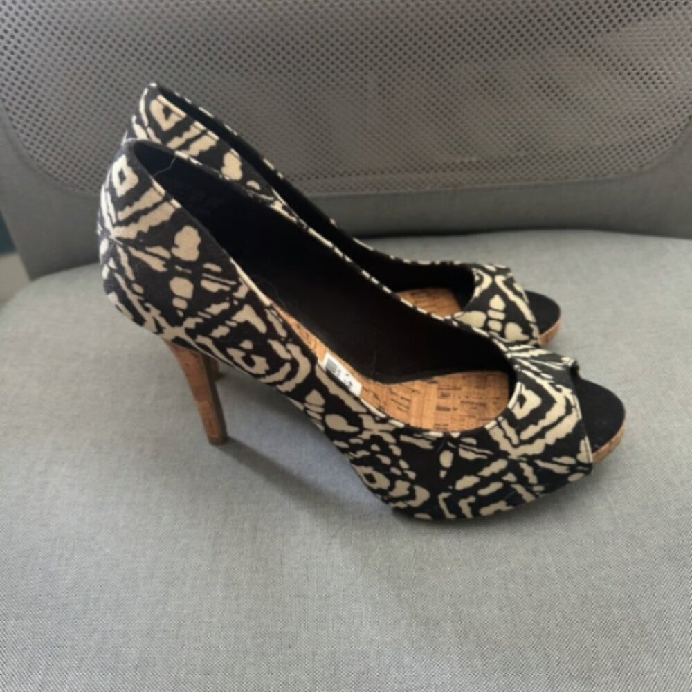Christian Siriano Tribal Print Cork Stiletto Pumps Black Cream Size 7.5W - Picture 4 of 4